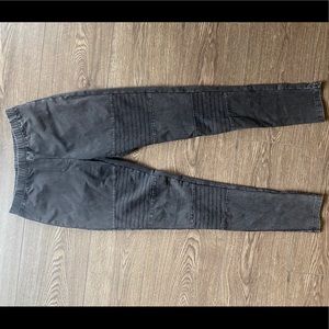 Gray Leggings with stitched bands and pockets
